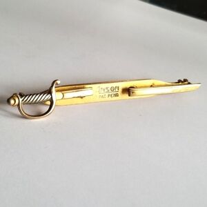 Vintage Sword tie clip by Anson gold tone metal saber sabre split illusion